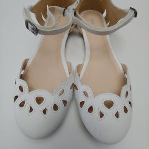 White Nine West Flats Size 6 youth